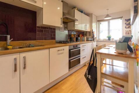 66 Cedar Av - Kitchen.jpg