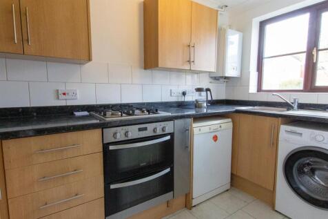 8 Lime Tree Grove - kitchen.jpg