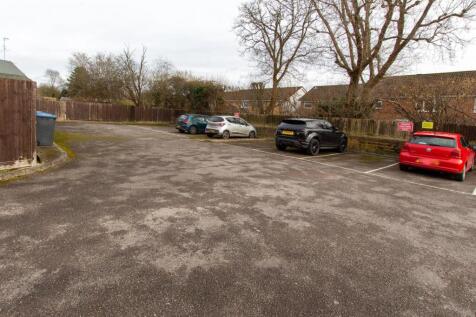 8 Lime Tree Grove - Parking.jpg