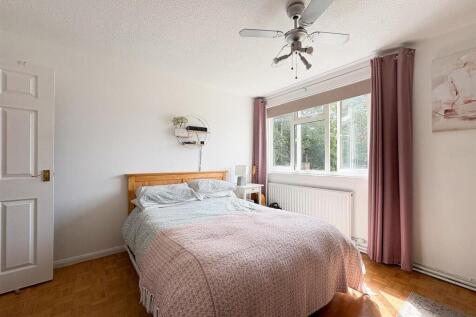 Bedroom 1-1.jpg