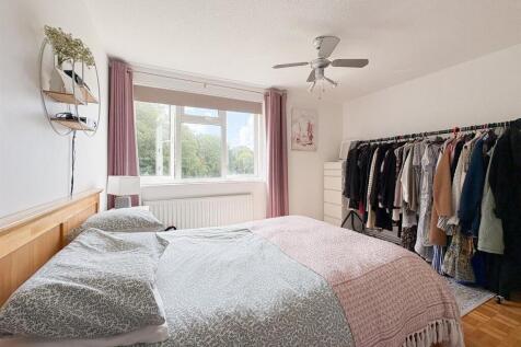 Bedroom 1-2.jpg
