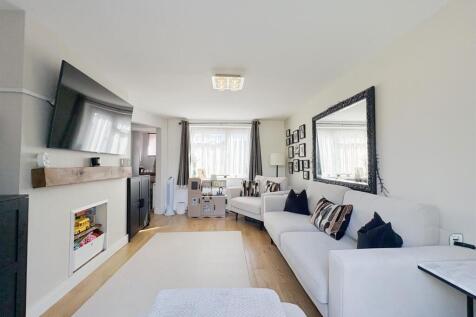 Living room-3.jpg