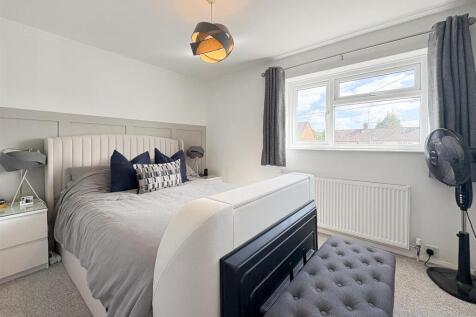 Bedroom 1.jpg
