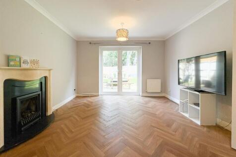 LIVINGROOM-3.jpg