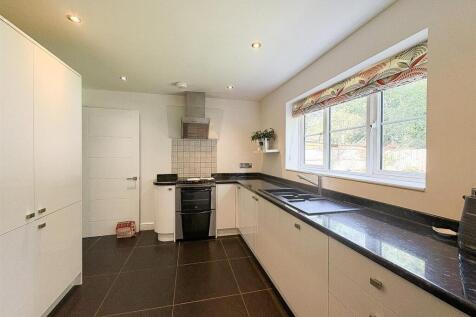 KITCHEN-1.jpg