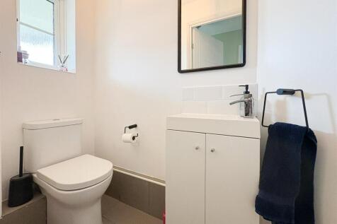 CLOAKROOM-1.jpg