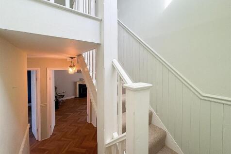 HALLWAY-2.jpg
