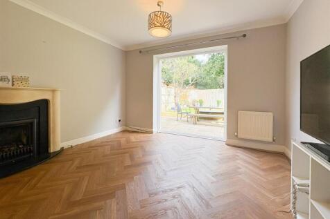 LIVINGROOM-1.jpg