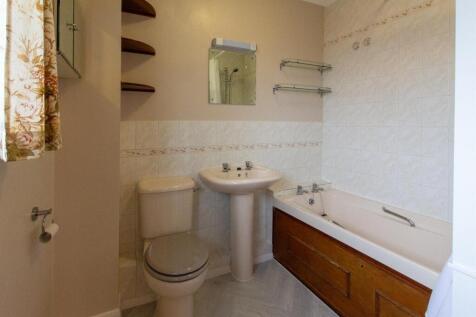 Harlands Rd - 71 - bathroom.jpg