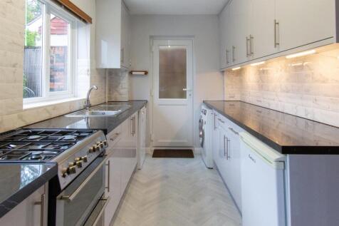 Harlands Rd - 71 - Kitchen-2.jpg