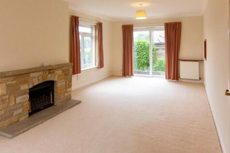 Harlands Rd - 71 - living room.jpg