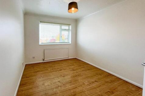 46 MArle Av - Bedroom.jpg