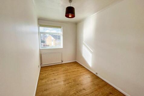 46 MArle Av - Bedroom-1.jpg