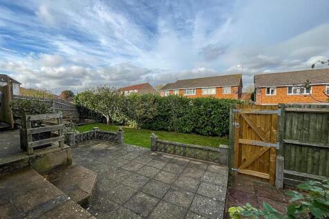 46 MArle Av - Garden.jpg