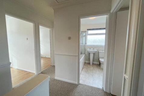 46 MArle Av - Landing.jpg