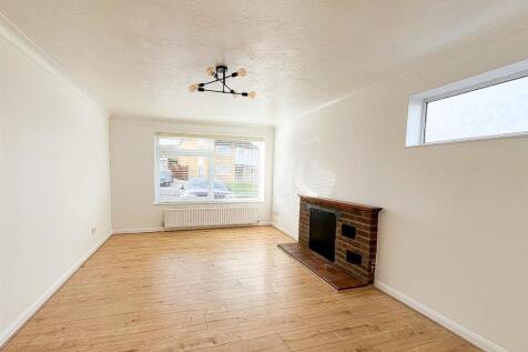 46 MArle Av - Living room-1.jpg