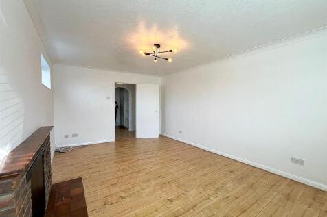 46 MArle Av - Living room-2.jpg