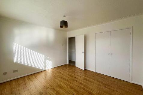 46 MArle Av - Main Bedroom.jpg