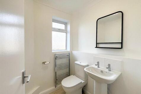 46 MArle Av - WC.jpg