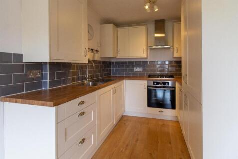 7 Oakdene - kitchen.jpg