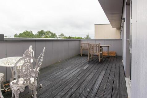 Corbetts Court 52 - balcony.jpg