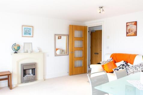 Corbetts Court 52 - Living room.jpg