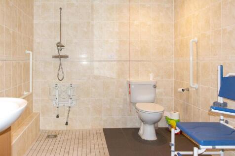 Corbetts Court 52 - Bathroom.jpg