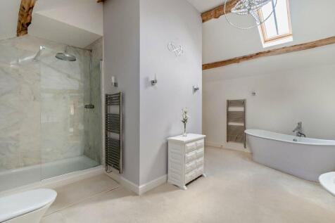 Principal Bathroom