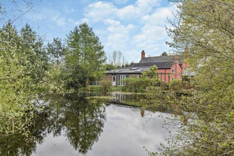 Pond &amp; Annexe