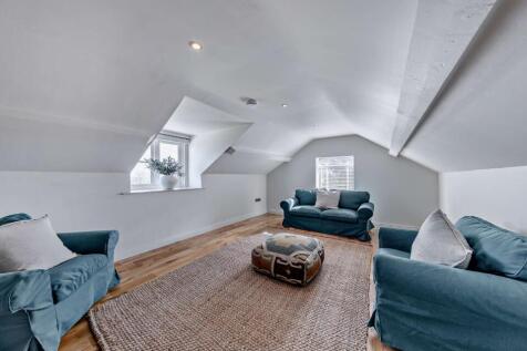 Mezzanine Sitting Rm