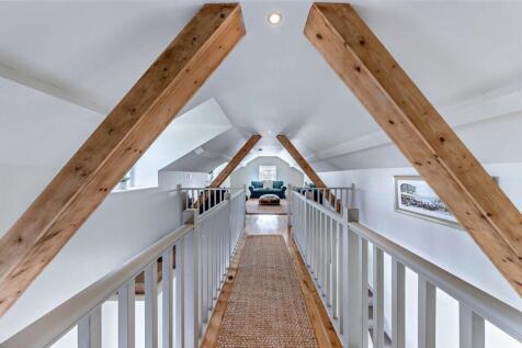 Mezzanine Sitting Rm
