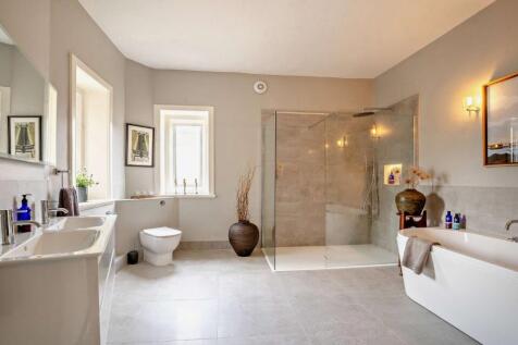 Principal Bathroom