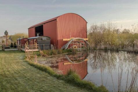 Dutch Barn &amp; Pond