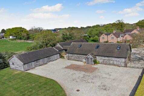 Triple Garage &amp; Yard