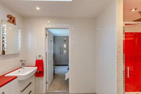 Jack &amp; Jill En Suite