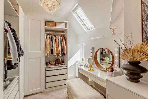Dressing Room/Bedroo