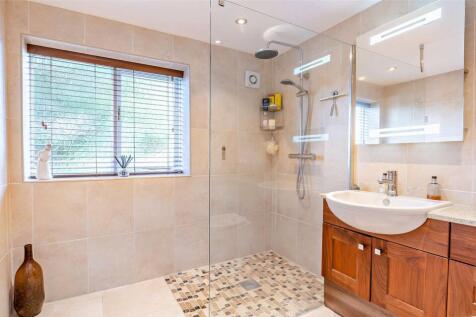 Gf Shower Room
