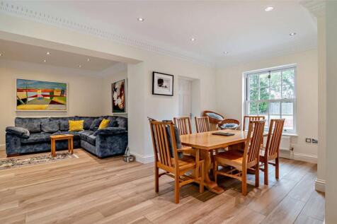 Kitchen/Living Area