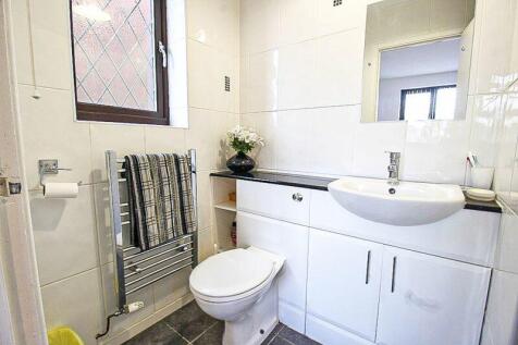 ENSUITE SHOWER ROOM
