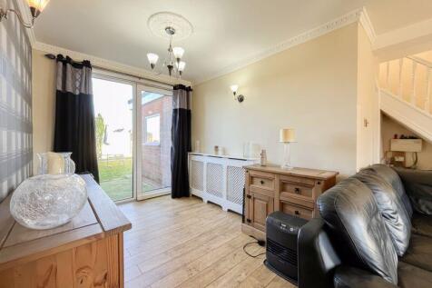 LIVING ROOM/DINER