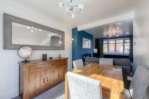 LIVING ROOM/DINER