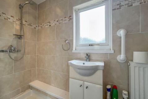 GROUND FLOOR SHOWER ROOM