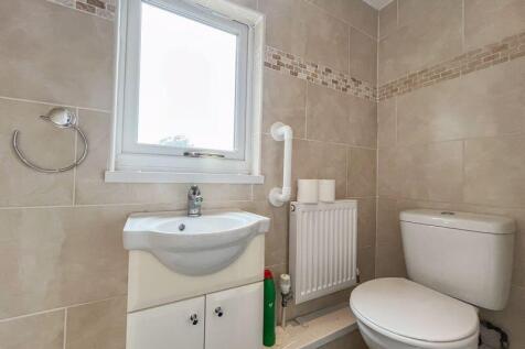 GROUND FLOOR SHOWER ROOM