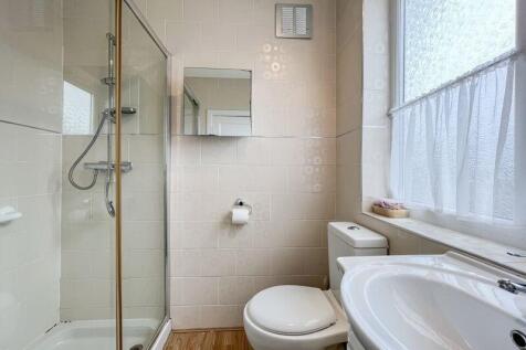 FIRST FLOOR SHOWER ROOM