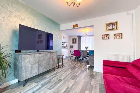 LIVING ROOM AREA