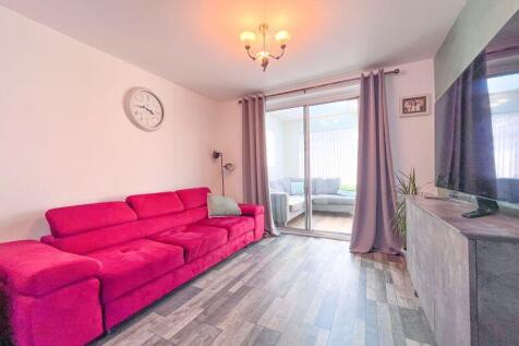 LIVING ROOM AREA
