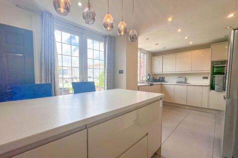 KITCHEN / DINER