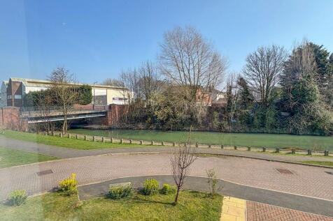 CANAL VIEWS TO FRONT