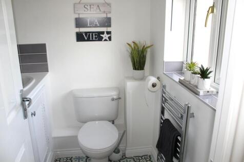 Ensuite shower ro...