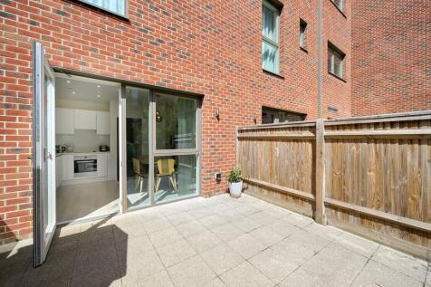 Delamotte Close